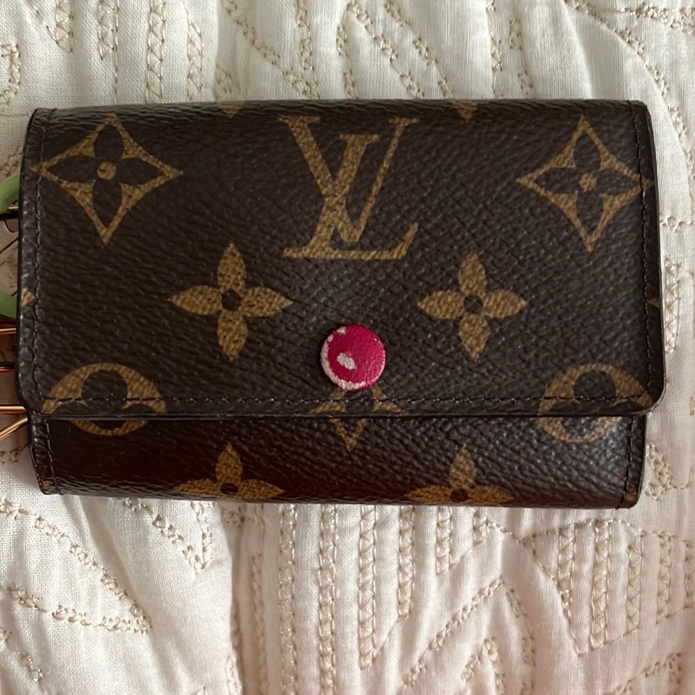 Louis Vuitton 6 key holder